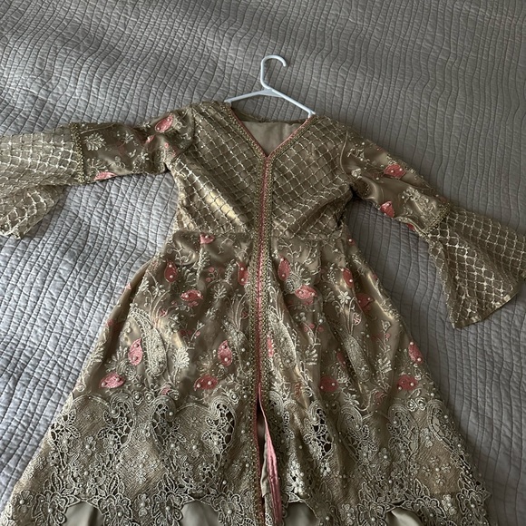 Pakistani Indian embroidered outfit - Picture 1 of 3